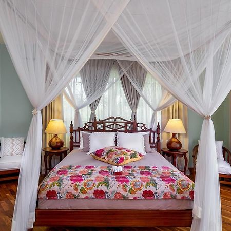 Ewange - A Casa Mia Bed & Breakfast Кампала Екстериор снимка