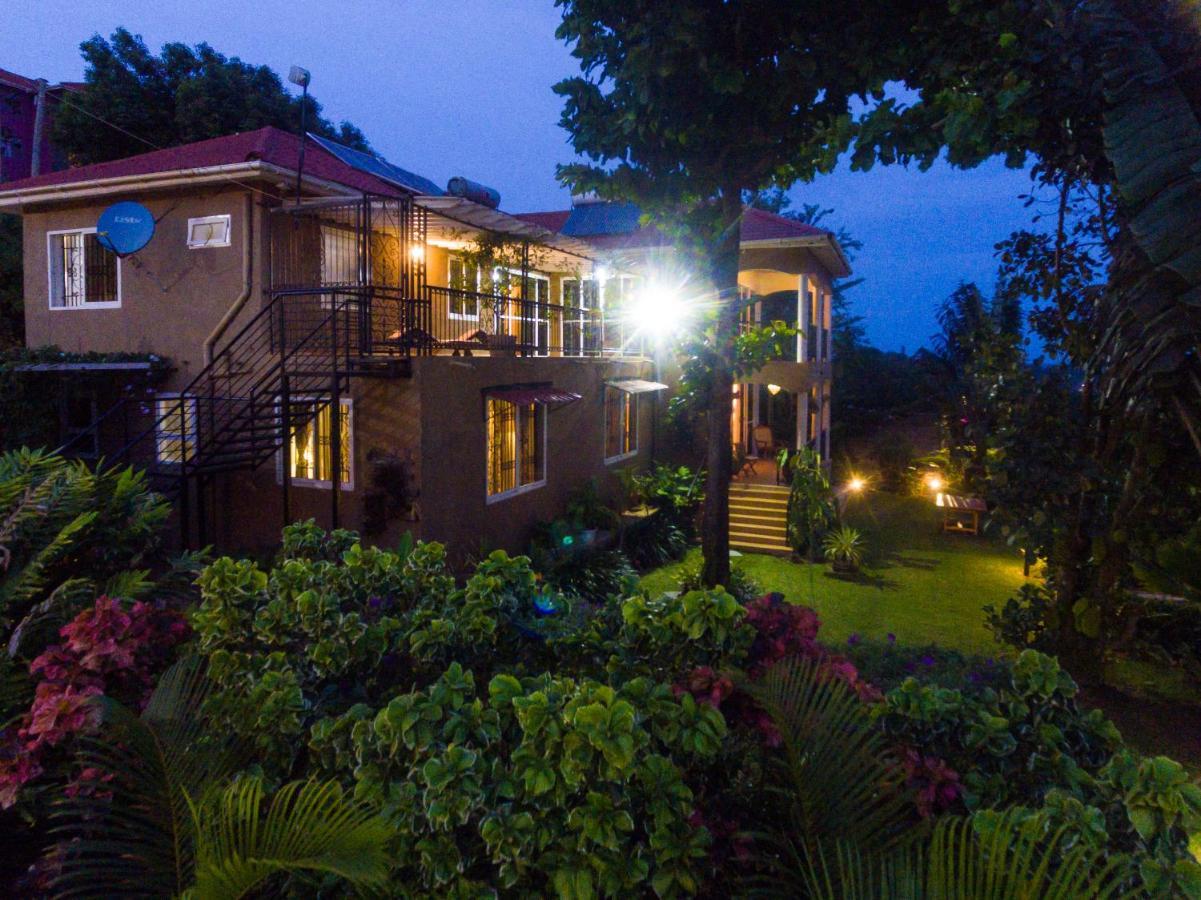 Ewange - A Casa Mia Bed & Breakfast Кампала Екстериор снимка