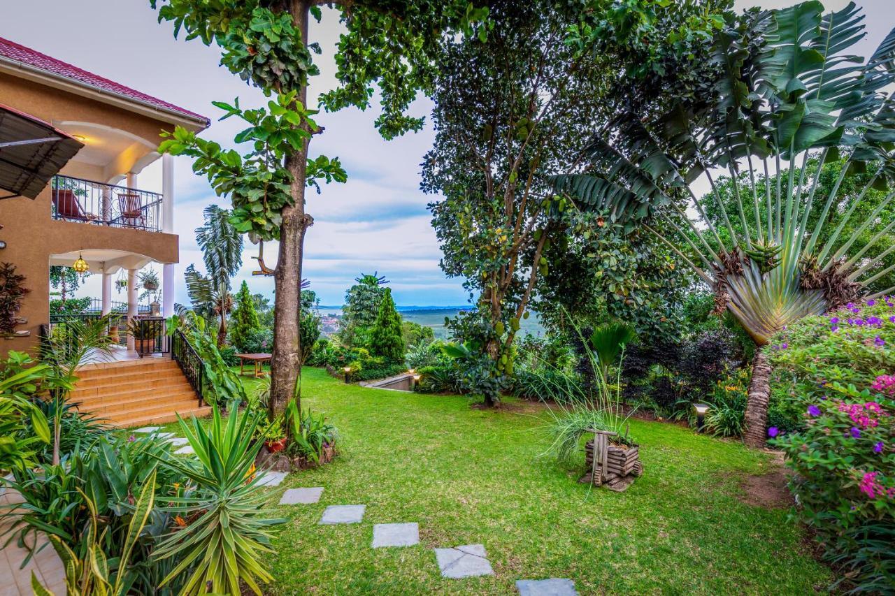 Ewange - A Casa Mia Bed & Breakfast Кампала Екстериор снимка