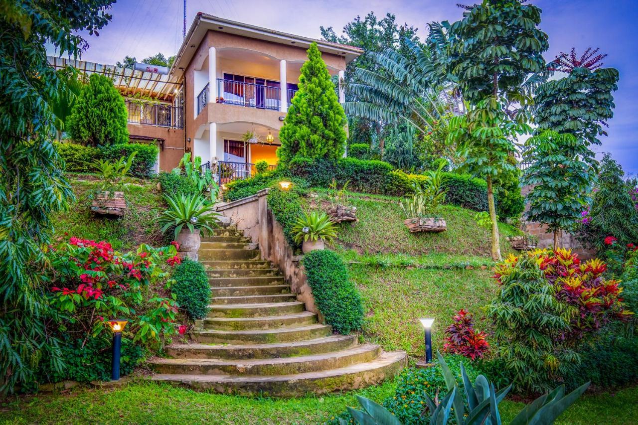 Ewange - A Casa Mia Bed & Breakfast Кампала Екстериор снимка
