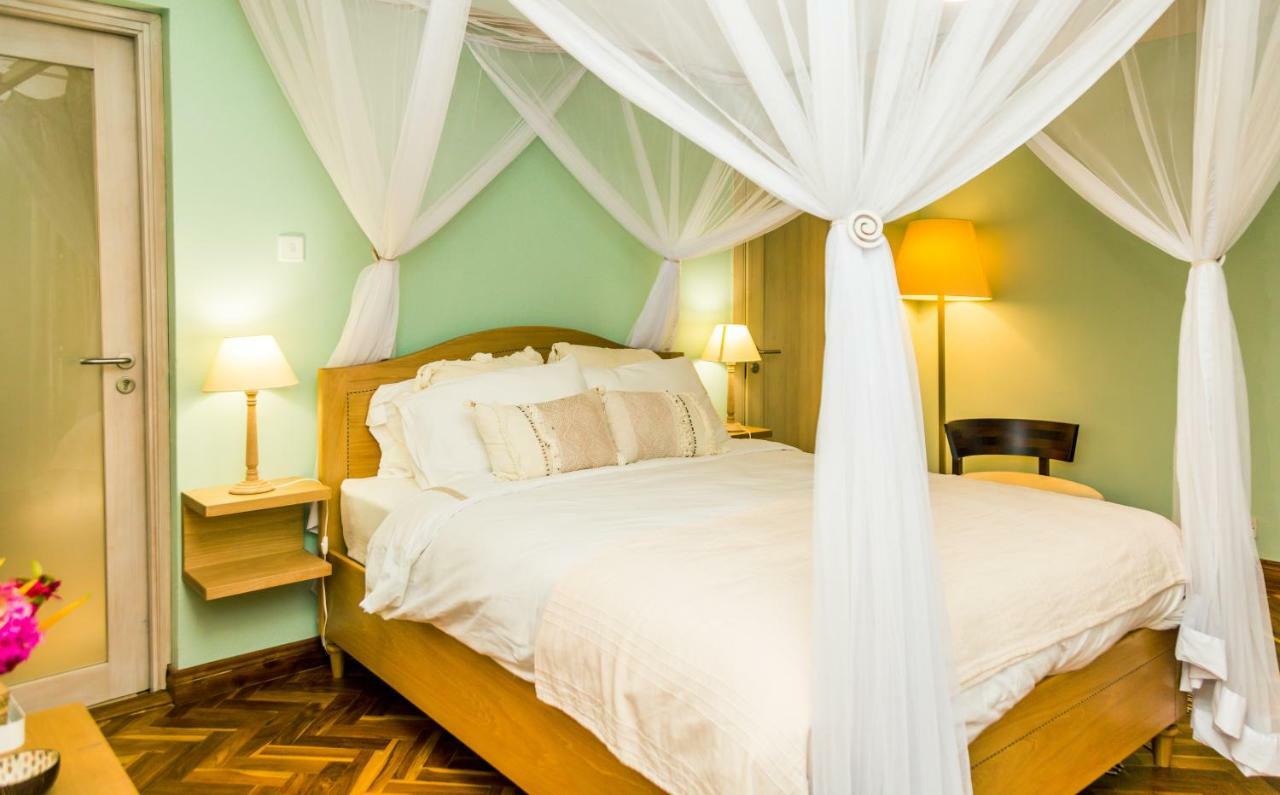 Ewange - A Casa Mia Bed & Breakfast Кампала Екстериор снимка