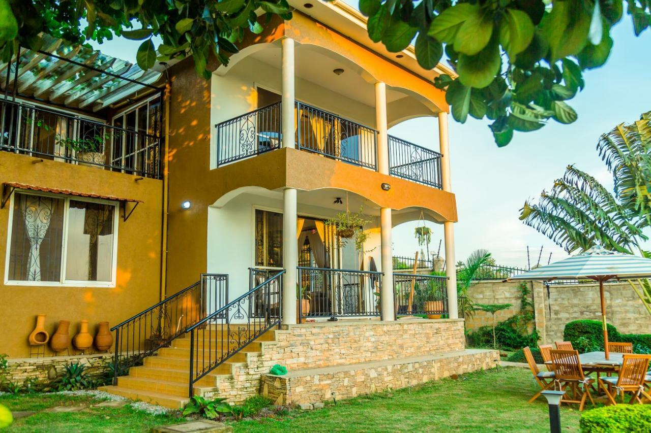 Ewange - A Casa Mia Bed & Breakfast Кампала Екстериор снимка